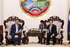 Le PM lao salue la coopération entre les deux capitales Vientiane et Hanoï