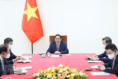 Le PM Pham Minh Chinh s’entretient au téléphone avec le président fondateur du WEF