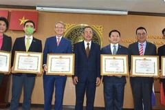 COVID-19 : Le Vietnam reconnaît le soutien d'organisations et entreprises thaïlandaises 