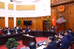 Le vice-Premier ministre Tran Hong Ha reçoit le directeur général de Samsung Vietnam Choi Joo Ho, le 12 août à Hanoï. Photo: VNA