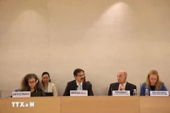 Le Rapporteur spécial des Nations Unies sur le droit au développement, Surya Deva, apprécie les progrès impressionnants dans le développement économique et la mise en œuvre de programmes de sécurité sociale. Photo: VNA