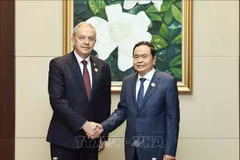 Le président de l'Assemblée nationale du Vietnam, Tran Thanh Man (droite), et le président de la Chambre des représentants de la Biélorussie, Igor Sergeyenko. Photo: VNA