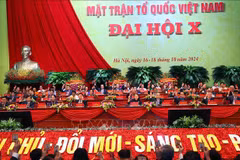 Votes dans le cadre du 10e Congrès national du Front de la Patrie du Vietnam (FPV). Photo: VNA