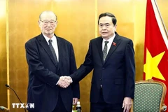 Le président de l'Assemblée nationale du Vietnam, Tran Thanh Man (droite), et le président exécutif du Conseil international des échanges d'amitié du Japon, Ken Matsuzawa. Photo: VNA