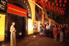 Un circuit touristique nocturne de la prison de Hoa Lo. Photo : Hoalo.vn