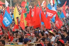 Une délégation du Journal Nhân Dân présente à la Fête d’Avante 2015 