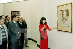 Glorifier le président Ho Chi Minh à l'étranger