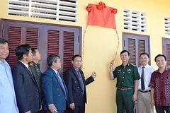 Inauguration d’une école primaire au Laos financée par le Vietnam