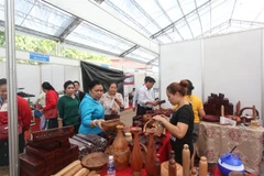 Clôture de la foire commerciale Vietnam-Laos 2015