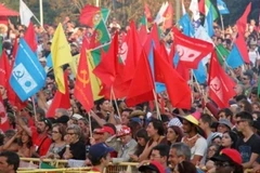 Une délégation du Journal Nhân Dân présente à la Fête d’Avante 2015 