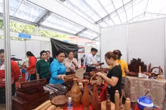 Clôture de la foire commerciale Vietnam-Laos 2015