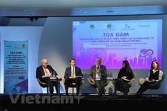 Vietnam et Royaume-Uni échangent leurs expériences dans le développement de centres financiers internationaux 