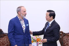 Le vice-PM Tran Hong Ha reçoit un professeur de Columbia Business School
