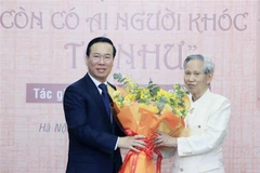 Présentation du roman "Còn có ai người khóc Tố Như" de l'écrivain Vo Ba Cuong