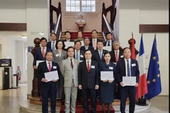 Une délégation de l'Académie nationale de politique Ho Chi Minh en visite de travail en France