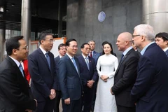 Le président Vo Van Thuong rend hommage à l'Oncle Ho à Londres