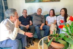 L'ambassade du Vietnam en Israël rend visite des Viêt kiêu et des étudiants vietnamiens