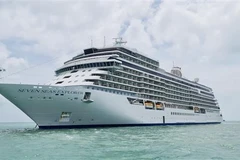 Un navire de croisière étranger mouille à Khanh Hoa