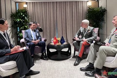 Des activités de la délégation vietnamienne au Dialogue de Shangri-La à Singapour