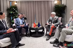 Des activités de la délégation vietnamienne au Dialogue de Shangri-La à Singapour