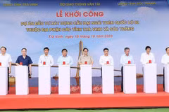 Le PM à la cérémonie de mise en chantier d'un pont reliant les provinces de Tra Vinh et Soc Trang