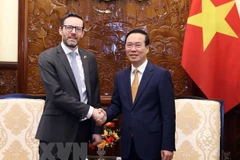 L'ambassadeur britannique est impressionné par l'ambition de développement des Vietnamiens