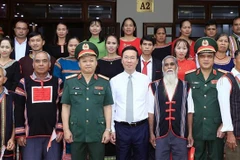 Le président Vo Van Thuong rend visite à la Légion 15