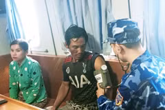 Sauvetage des membres d'un bateau en détresse au large de Con Dao