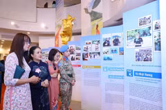 Vernissage de l'exposition "17 visages de l'action du Vietnam pour le développement durable" 
