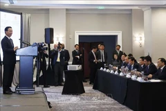 Le président Vo Van Thuong à une table ronde d’entreprises et localités Vietnam-États-Unis