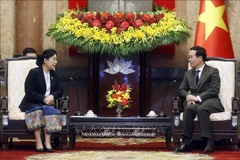 Le président Vo Van Thuong reçoit la présidente de la Cour populaire suprême du Laos
