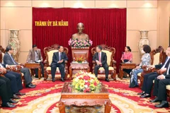 Da Nang promeut la coopération commerciale, éducative et touristique avec Savannakhet du Laos