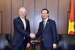 Le président Vo Van Thuong rencontre des dirigeants des groupes Apple et Boeing