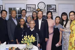 Le président Vo Van Thuong rend visite à des Viet kieu aux États-Unis