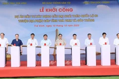 Le PM à la cérémonie de mise en chantier d'un pont reliant les provinces de Tra Vinh et Soc Trang
