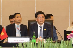 Le Vietnam à la 15e réunion des ministres de l'Économie des pays du CLMV en Indonésie