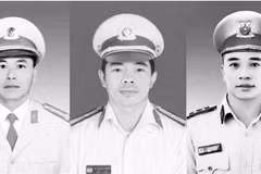 Remise de l'Ordre de défense de la Patrie à trois policiers décédés dans un glissement de terrain à Lam Dong