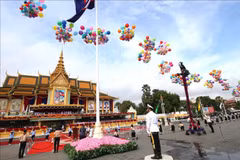 Le Parti, l'État et le gouvernement du Vietnam félicitent le 70e anniversaire de l'indépendance du Cambodge