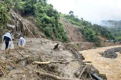 Le Laos continue de rechercher un chauffeur vietnamien disparu lors d’un glissement de terrain