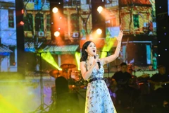 Les divas Thanh Lam et Hông Nhung au spectacle "Se lever"