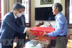 Têt: des cadeaux aux démunis à Thua Thiên - Huê et à Tây Ninh