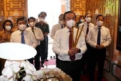 Fête nationale : les dirigeants de la mégapole du Sud rendent hommage au Président Hô Chi Minh