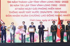 Le président de l’AN assiste au 30e anniversaire du rétablissement de la province de Vinh Long