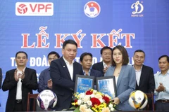 Dông Luc mouille toujours le maillot pour le football vietnamien