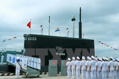Cérémonie de lever des couleurs sur deux nouveaux sous-marins