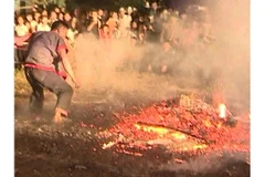 Hà Giang : La fête du saut au-dessus du feu des Pà Then
