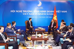 Le PM Nguyen Xuan Phuc reçoit le directeur exécutif du Forum économique mondial