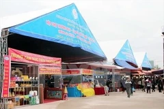 Plus de 30 entreprises signent des contrats à la Foire commerciale Vietnam-Chine