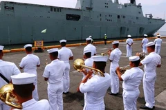 Deux navires de la Marine royale australienne aux Philippines