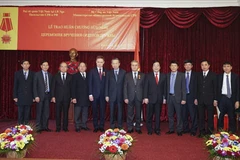 Le Vietnam remet l’Ordre de l’Amitié aux dirigeants du Service russe de la sécurité 